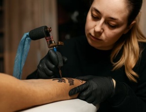 Татуювання, хронічні захворювання, та ускладнення